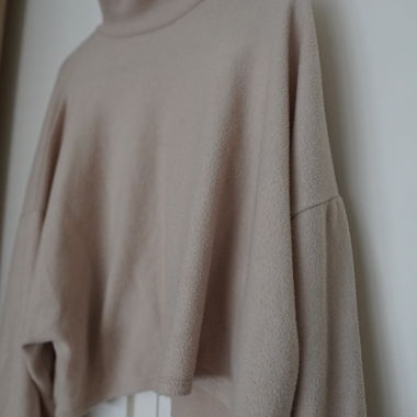 Beige short sweater with stand-up collar
