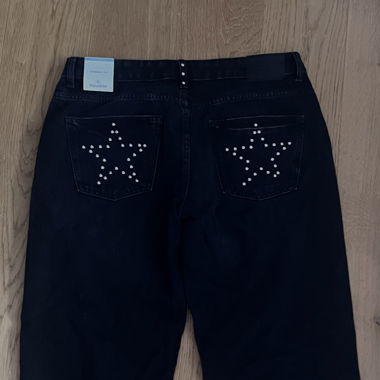 Jeans a vita bassa con borchie