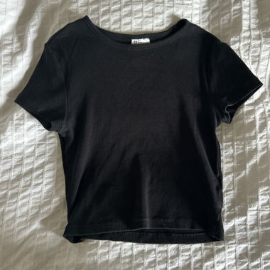 schwarzes Top