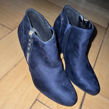 Dunkelblaue Stiefeletten