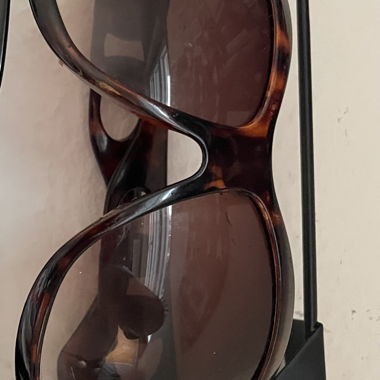 Occhiali da sole marrone tartarugati