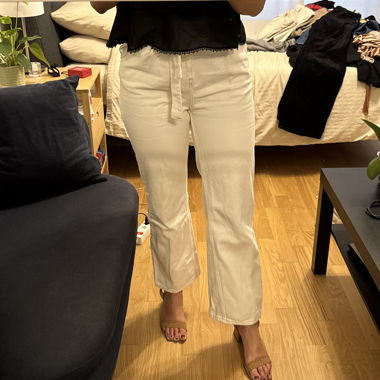 Pantaloni bianchi a vita alta