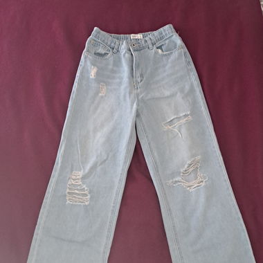 Jeans bleu avec trou