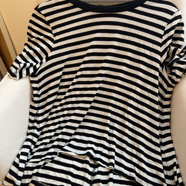 T-shirt rayé noir et blanc