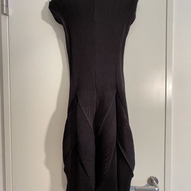 Black pleated midi dress