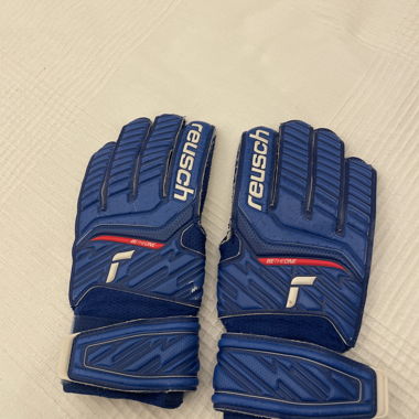 Goalkeeper gloves