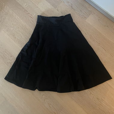 Cute midi Y2k black skirt
