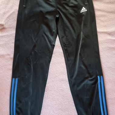 Schwarz/blaue Trainerhose