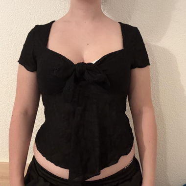 Black flowy crop top 