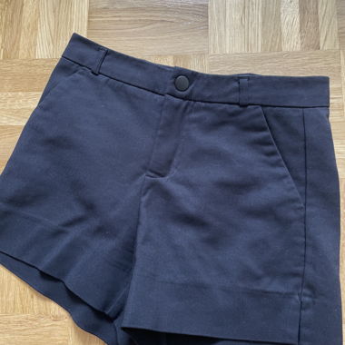 Black short trousers from MANGO