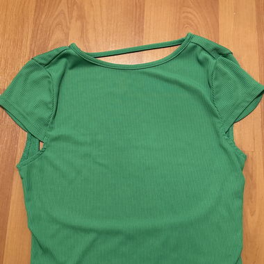 Short green crop top, open back