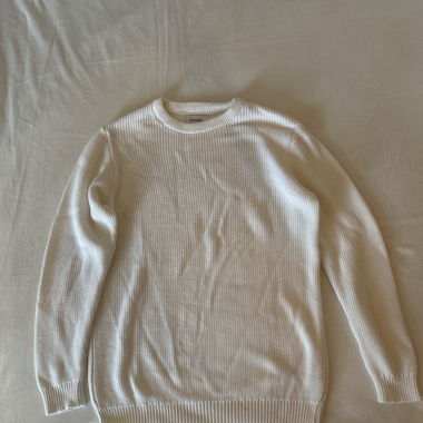 Weisser Strickpullover