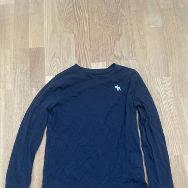 Schwarzes Langarmshirt