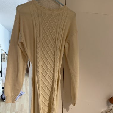 Beiger Strickpullover