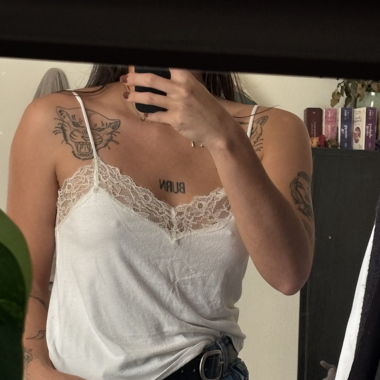 Tee-shirt blanc avec dentelle