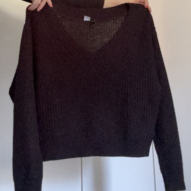 Dunkler Strickpullover