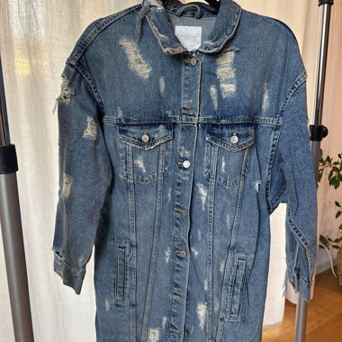 Veste en jeans déchirée 