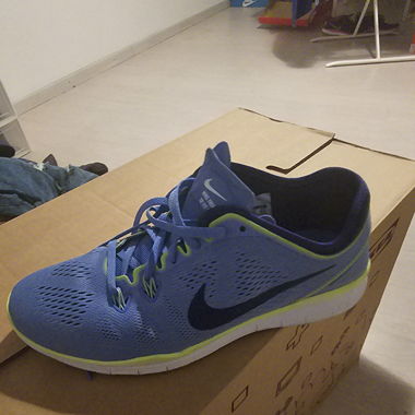 Schuhe Nike in verschiden Farben 