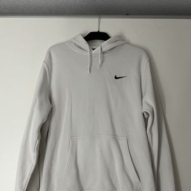 Nike Hoodie – Weiß & Bequem!