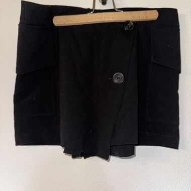 Schwarzer Cargo-Skort
