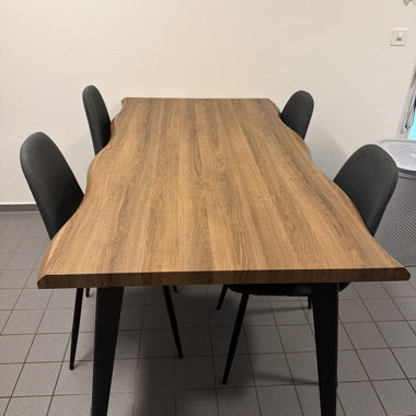 Esstisch aus Holz