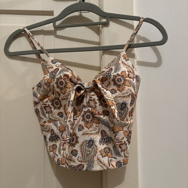 Top con Maniche Regolabili e Reggiseno Integrato