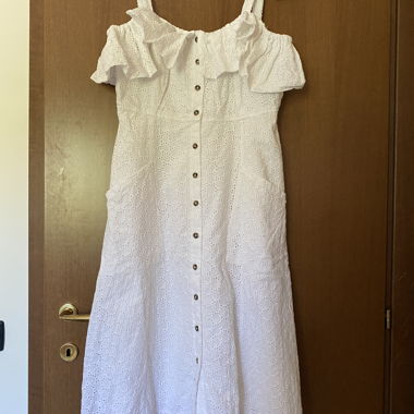 Robe de plage en dentelle blanche
