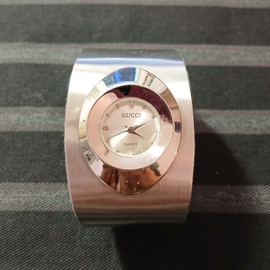 Gucci Vintage Twirl Uhr Silber