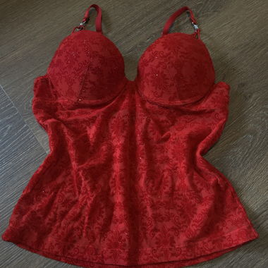 Haut caraco en dentelle rouge