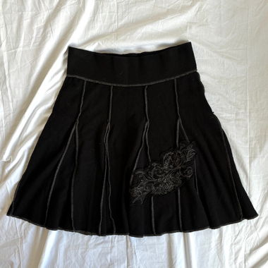 “Fafnira” embroidered skirt