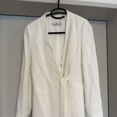 Weisser Blazer von Mango