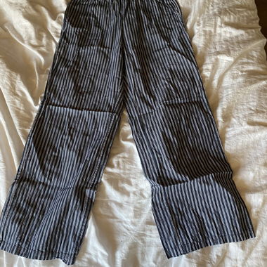 Gestreifte Stoffhose