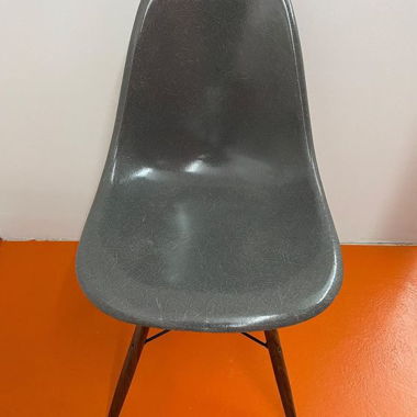 Eames Fiberglas Side Chair in elephant grey