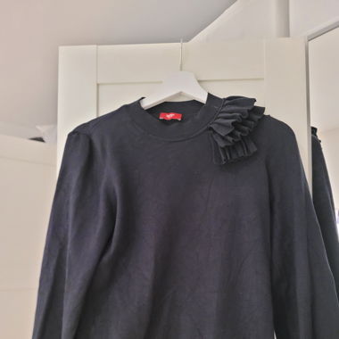 Pullover mit Rüschchen 