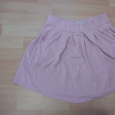 Cute pink skirt with pockets