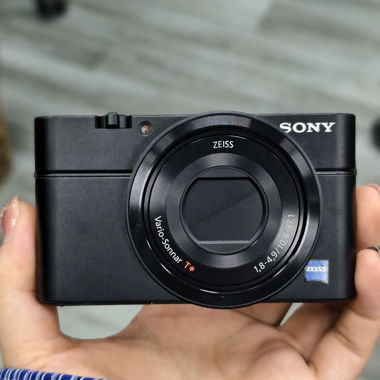 Sony RX100 M1 20.2 MP 3.6 x Compact