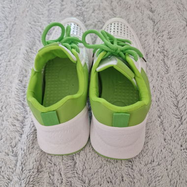 Sneakers verdi e bianche