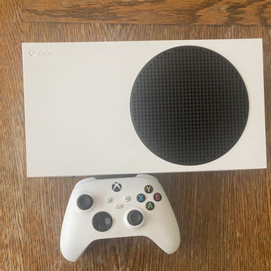 Xbox series S à vendre avec manette à 180CHF