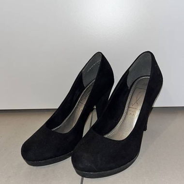Schwarze High Heels