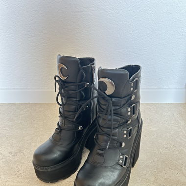 Black Plateu Boots
