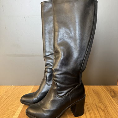 Black high-heeled boots