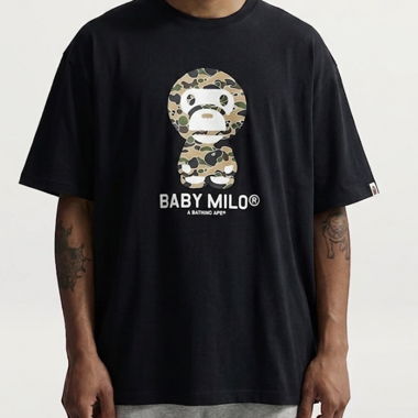 BAPE Baby Milo schwarzes Grafik-T-Shirt