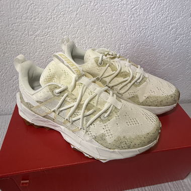 New Balance Sneakers Beige