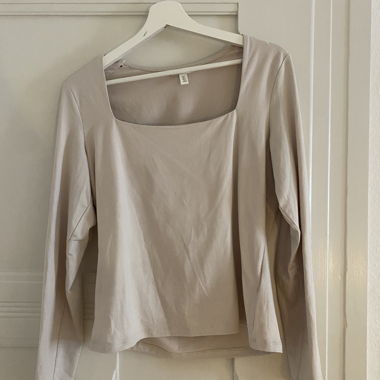 T-shirt beige à manches longues avec encolure en U