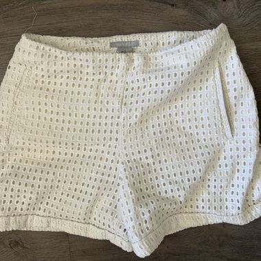 H&M HM White textured shorts with pockets 