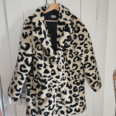 Cozy leopard coat