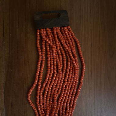 Armband orange mit Holzverschluss