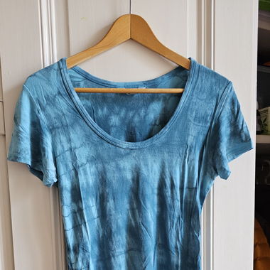 Artistic top turquoise