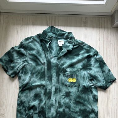H&M Smiley Tie Dye Shirt, Size M, Green