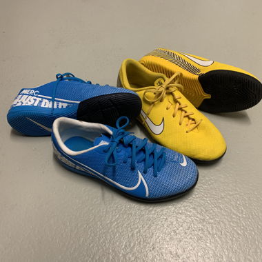 2 Paar Nike Turnschuhe Gr. 38